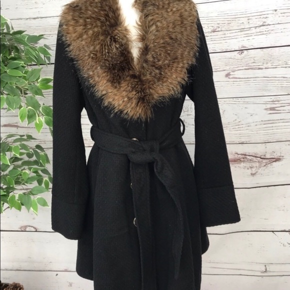 Steve Madden Coat with fur trum - Picture 2 of 5